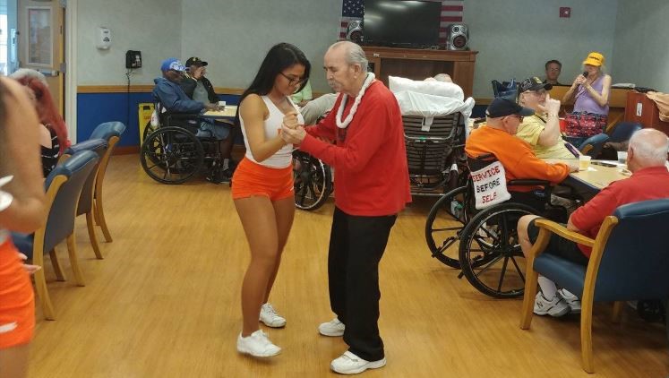hooters valentines day