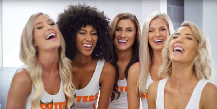 hooters girls